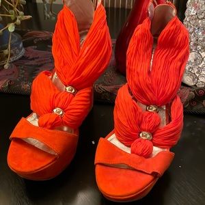 Pelle Moda never worn,  the inside of the upper lining dries out and flaking